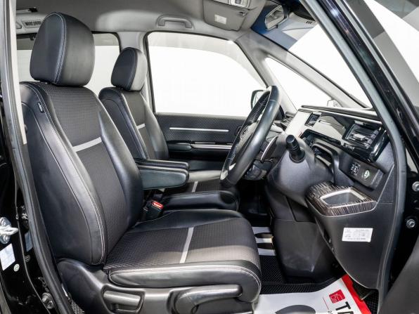 Honda Stepwgn V с пробегом 2016 года, цена 1 890 000 рублей, 131375 км, минивэн, Автокод Объявления