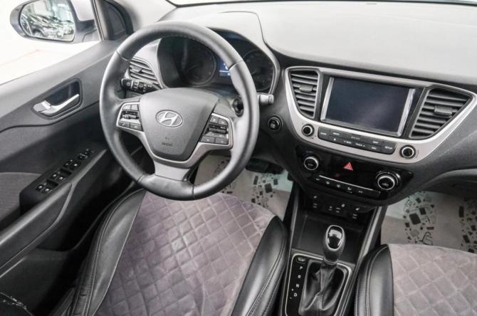 Hyundai Solaris II с пробегом 2018 года, цена 1 259 000 рублей, 170473 км, седан, Автокод Объявления