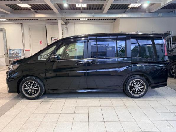 Honda Stepwgn V Рестайлинг с пробегом 2017 года, цена 2 149 000 рублей, 127258 км, минивэн, Автокод Объявления