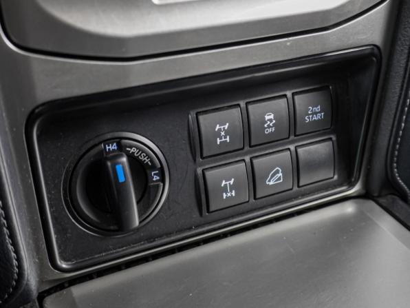 Toyota Land Cruiser Prado 150 Series Рестайлинг 2 с пробегом 2019 года, цена 4 399 000 рублей, 229601 км, внедорожник, Автокод Объявления
