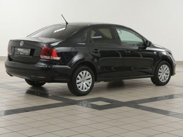 Volkswagen Polo V Рестайлинг с пробегом 2015 года, цена 1 035 000 рублей, 63500 км, седан, Автокод Объявления