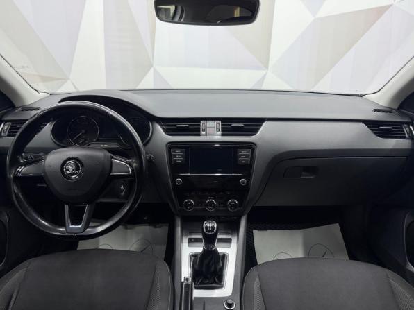 Skoda Octavia III (A7) Рестайлинг с пробегом 2017 года, цена 1 680 000 рублей, 71300 км, лифтбек, Автокод Объявления