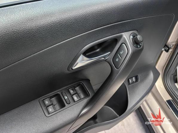 Volkswagen Polo V Рестайлинг с пробегом 2018 года, цена 1 130 000 рублей, 123000 км, седан, Автокод Объявления