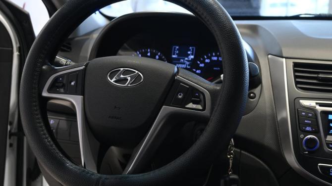 Hyundai Solaris I Рестайлинг с пробегом 2015 года, цена 795 000 рублей, 220233 км, седан, Автокод Объявления