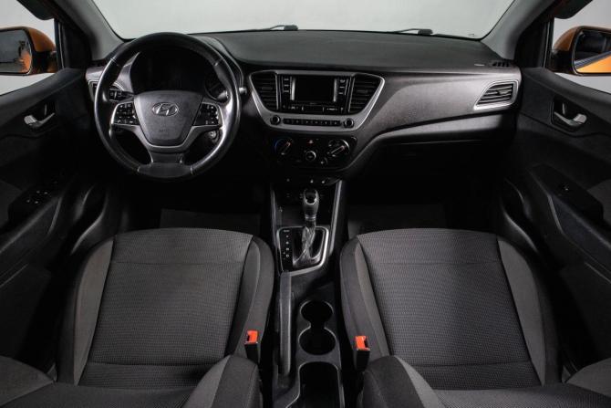 Hyundai Solaris II с пробегом 2017 года, цена 1 469 000 рублей, 82800 км, седан, Автокод Объявления