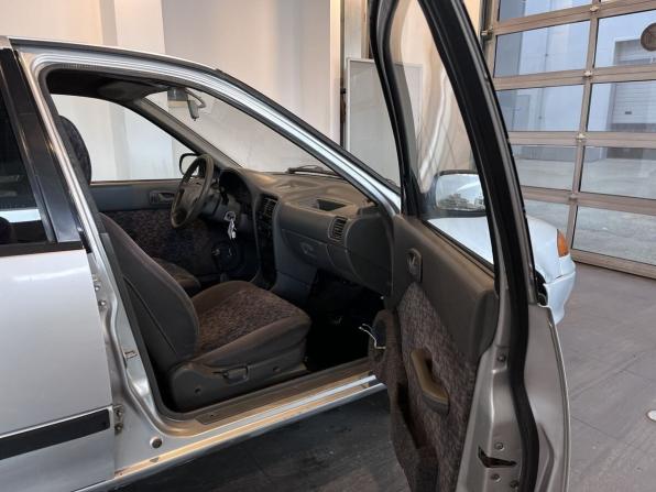 Suzuki Swift II Рестайлинг с пробегом 2002 года, цена 115 000 рублей, 40509 км, седан, Автокод Объявления