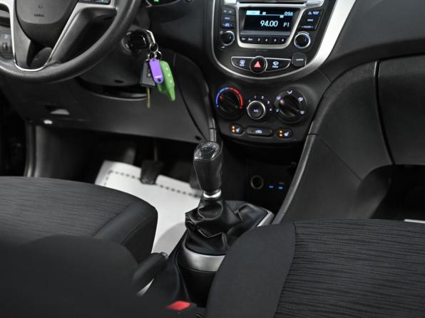 Hyundai Solaris I Рестайлинг с пробегом 2015 года, цена 799 000 рублей, 103000 км, седан, Автокод Объявления