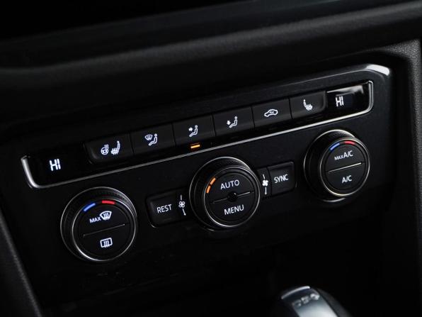 Volkswagen Tiguan II с пробегом 2018 года, цена 2 650 999 рублей, 46370 км, внедорожник, Автокод Объявления