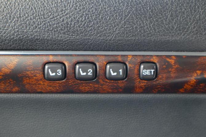 Toyota Land Cruiser 200 Series Рестайлинг 1 с пробегом 2013 года, цена 3 999 000 рублей, 330000 км, внедорожник, Автокод Объявления