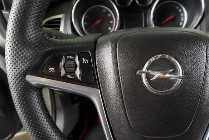 Opel Astra J с пробегом 2012 года, цена 579 000 рублей, 220000 км, хэтчбек, Автокод Объявления
