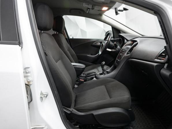Opel Astra J Рестайлинг с пробегом 2012 года, цена 835 000 рублей, 132000 км, седан, Автокод Объявления