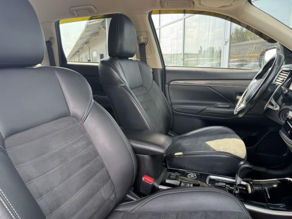 Mitsubishi Outlander III Рестайлинг 3 с пробегом 2021 года, цена 3 000 000 рублей, 115880 км, внедорожник, Автокод Объявления
