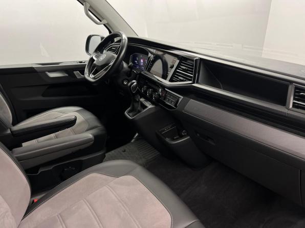 Volkswagen Multivan T6 Рестайлинг с пробегом 2022 года, цена 8 363 000 рублей, 58697 км, минивэн, Автокод Объявления