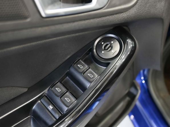Ford Fiesta Mk6 Рестайлинг с пробегом 2015 года, цена 929 900 рублей, 119000 км, хэтчбек, Автокод Объявления