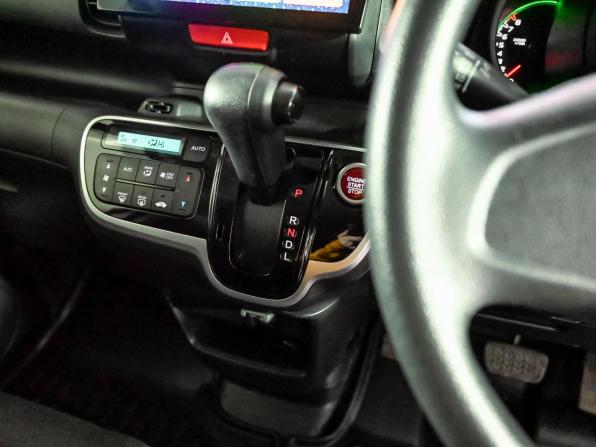 Honda N-BOX I Рестайлинг с пробегом 2017 года, цена 965 000 рублей, 61413 км, минивэн, Автокод Объявления