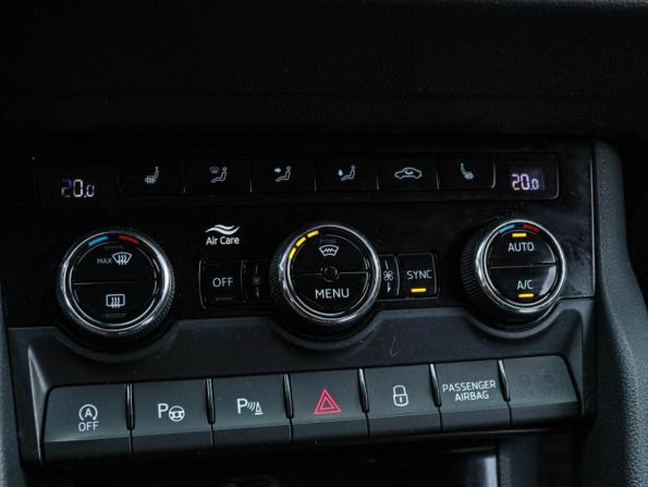 Skoda Karoq I с пробегом 2020 года, цена 2 370 000 рублей, 69838 км, внедорожник, Автокод Объявления