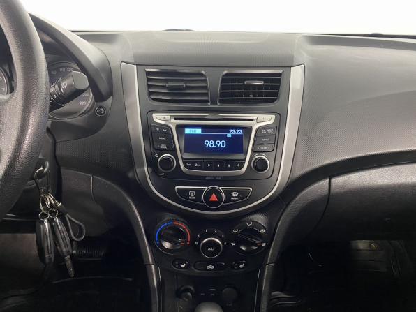 Hyundai Solaris I Рестайлинг с пробегом 2015 года, цена 738 000 рублей, 99607 км, хэтчбек, Автокод Объявления