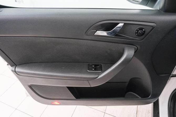 Skoda Yeti I с пробегом 2012 года, цена 769 000 рублей, 137246 км, внедорожник, Автокод Объявления