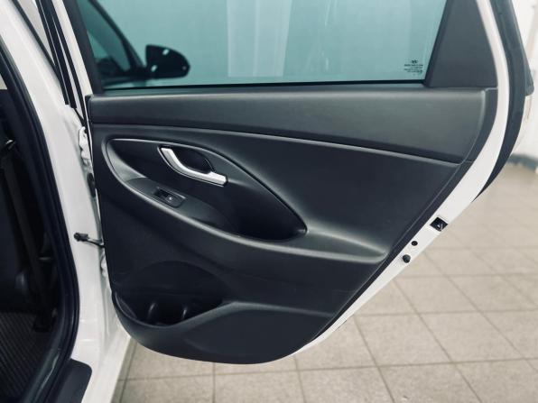 Hyundai i30 III Рестайлинг 2 с пробегом 2023 года, цена 1 690 000 рублей, 137500 км, универсал, Автокод Объявления