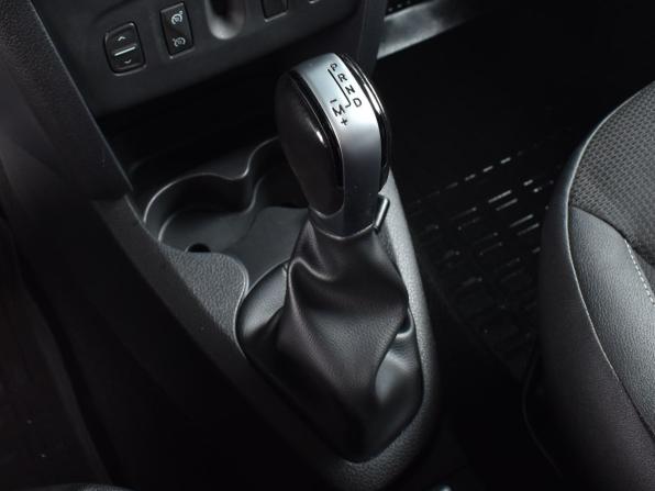 Renault Sandero II Рестайлинг с пробегом 2021 года, цена 1 299 995 рублей, 50371 км, хэтчбек, Автокод Объявления