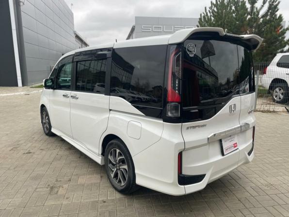 Honda Stepwgn V с пробегом 2015 года, цена 1 999 900 рублей, 141514 км, минивэн, Автокод Объявления