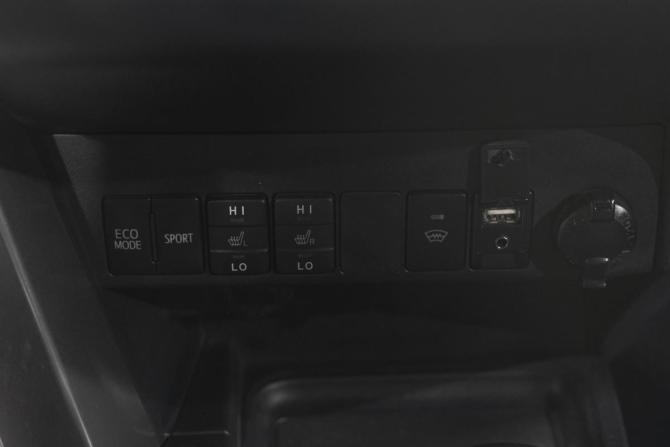 Toyota RAV4 IV (XA40) Рестайлинг с пробегом 2019 года, цена 2 609 000 рублей, 153000 км, внедорожник, Автокод Объявления