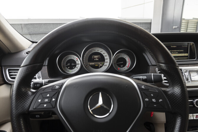 Mercedes-Benz E-Класс IV (W212 S212 C207) Рестайлинг с пробегом 2013 года, цена 2 249 000 рублей, 214000 км, седан, Автокод Объявления