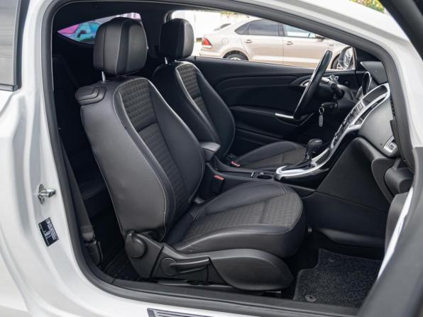 Opel Astra J Рестайлинг с пробегом 2013 года, цена 795 000 рублей, 198883 км, хэтчбек, Автокод Объявления