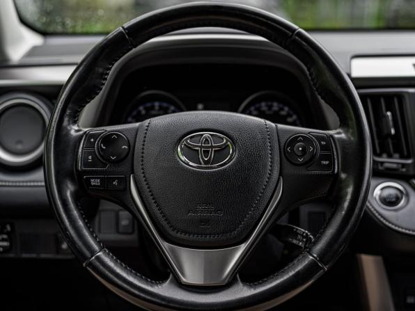 Toyota RAV4 IV (XA40) Рестайлинг с пробегом 2017 года, цена 1 770 000 рублей, 134603 км, внедорожник, Автокод Объявления