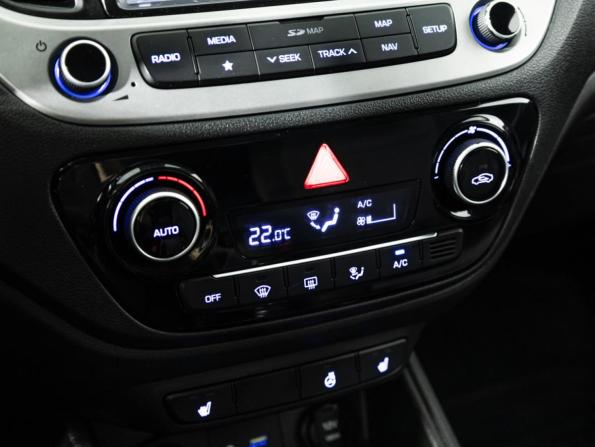 Hyundai Solaris II с пробегом 2018 года, цена 1 199 585 рублей, 186237 км, седан, Автокод Объявления