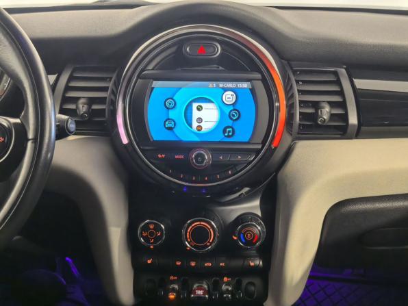 Mini Hatch III (F55/F56) Рестайлинг с пробегом 2019 года, цена 1 500 000 рублей, 150950 км, хэтчбек, Автокод Объявления