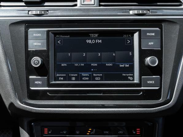 Volkswagen Tiguan II Рестайлинг с пробегом 2020 года, цена 3 255 000 рублей, 46021 км, внедорожник, Автокод Объявления
