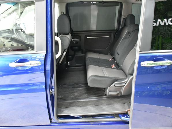Honda Stepwgn V с пробегом 2017 года, цена 1 925 000 рублей, 67612 км, минивэн, Автокод Объявления