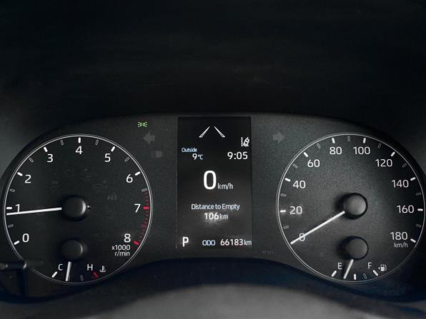 Toyota Yaris IV с пробегом 2021 года, цена 1 370 000 рублей, 66183 км, хэтчбек, Автокод Объявления