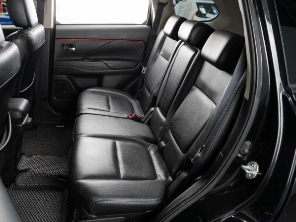 Mitsubishi Outlander III Рестайлинг 2 с пробегом 2015 года, цена 2 000 000 рублей, 212708 км, внедорожник, Автокод Объявления