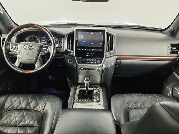 Toyota Land Cruiser 200 Series Рестайлинг 2 с пробегом 2017 года, цена 5 849 000 рублей, 300215 км, внедорожник, Автокод Объявления
