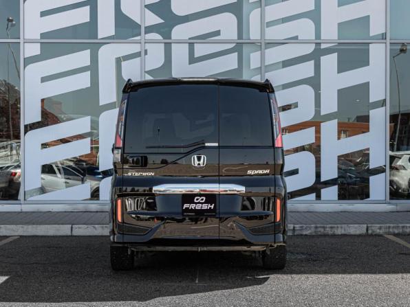 Honda Stepwgn V Рестайлинг с пробегом 2018 года, цена 2 300 000 рублей, 81402 км, минивэн, Автокод Объявления