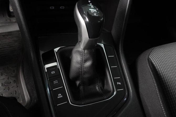 Volkswagen Tiguan II Рестайлинг с пробегом 2021 года, цена 2 999 000 рублей, 41955 км, внедорожник, Автокод Объявления