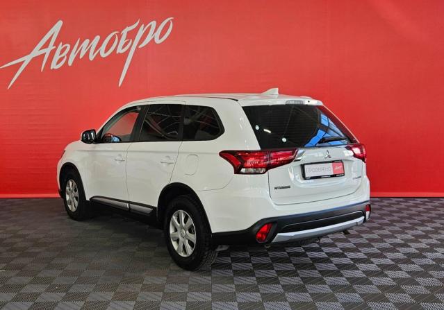 Mitsubishi Outlander III Рестайлинг 2 с пробегом 2018 года, цена 1 849 000 рублей, 177688 км, внедорожник, Автокод Объявления