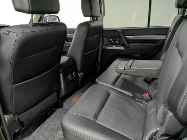 Mitsubishi Pajero IV Рестайлинг 2 с пробегом 2015 года, цена 2 515 000 рублей, 120717 км, внедорожник, Автокод Объявления