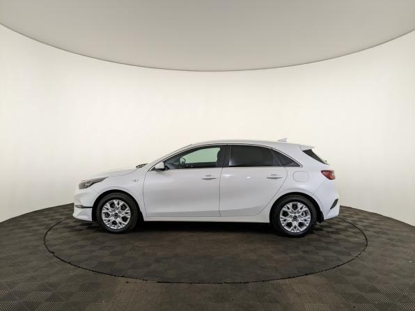 Kia Ceed III Рестайлинг с пробегом 2022 года, цена 2 320 000 рублей, 65392 км, хэтчбек, Автокод Объявления
