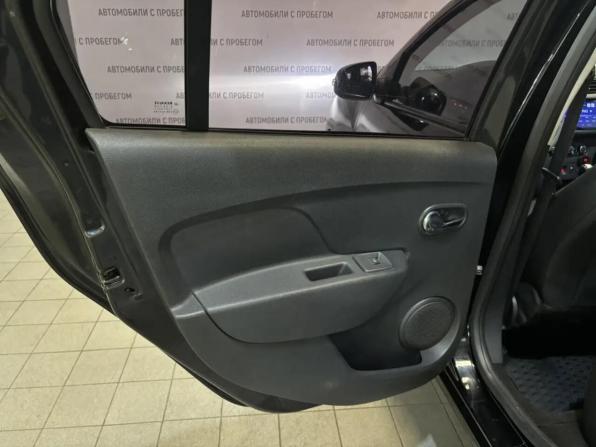 Renault Logan II с пробегом 2017 года, цена 589 000 рублей, 189000 км, седан, Автокод Объявления