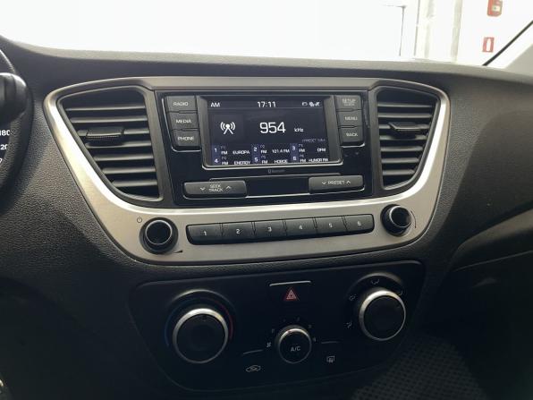 Hyundai Solaris II с пробегом 2018 года, цена 950 000 рублей, 127222 км, седан, Автокод Объявления