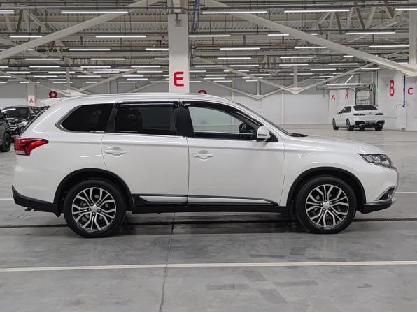 Mitsubishi Outlander III Рестайлинг 3 с пробегом 2018 года, цена 2 580 000 рублей, 75807 км, внедорожник, Автокод Объявления