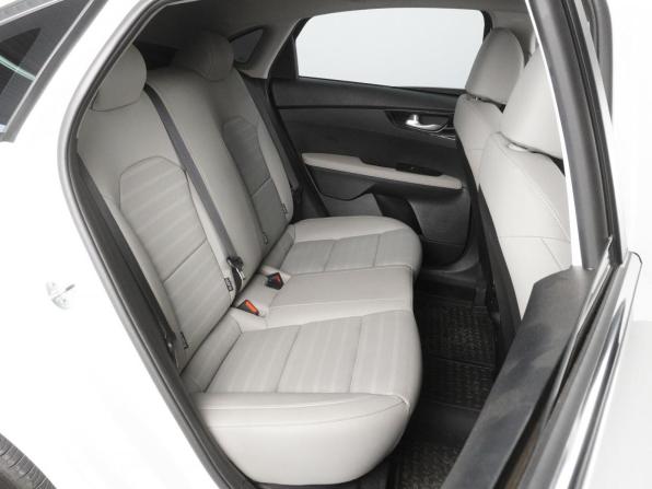 Kia K3 II (China Market) Рестайлинг с пробегом 2024 года, цена 2 339 000 рублей, 21889 км, седан, Автокод Объявления