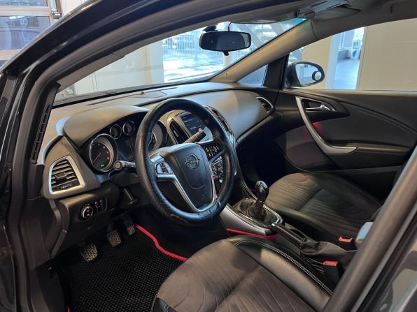 Opel Astra J Рестайлинг с пробегом 2013 года, цена 670 000 рублей, 221136 км, седан, Автокод Объявления