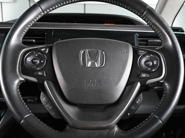 Honda Stepwgn V Рестайлинг с пробегом 2019 года, цена 1 990 000 рублей, 169945 км, минивэн, Автокод Объявления