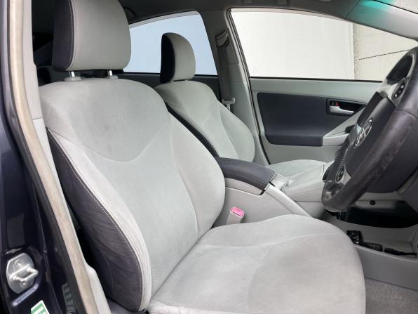 Toyota Prius III (XW30) с пробегом 2010 года, цена 938 000 рублей, 251599 км, лифтбек, Автокод Объявления