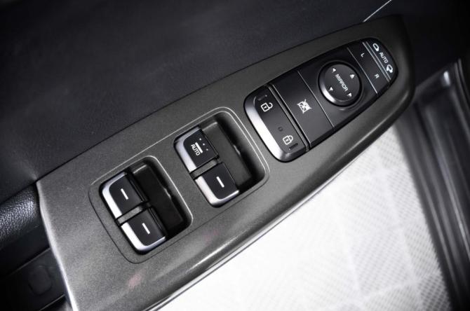 Kia Sportage IV Рестайлинг с пробегом 2018 года, цена 1 699 000 рублей, 215000 км, внедорожник, Автокод Объявления