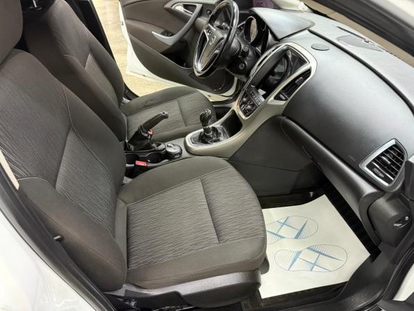 Opel Astra J Рестайлинг с пробегом 2012 года, цена 580 000 рублей, 230236 км, седан, Автокод Объявления